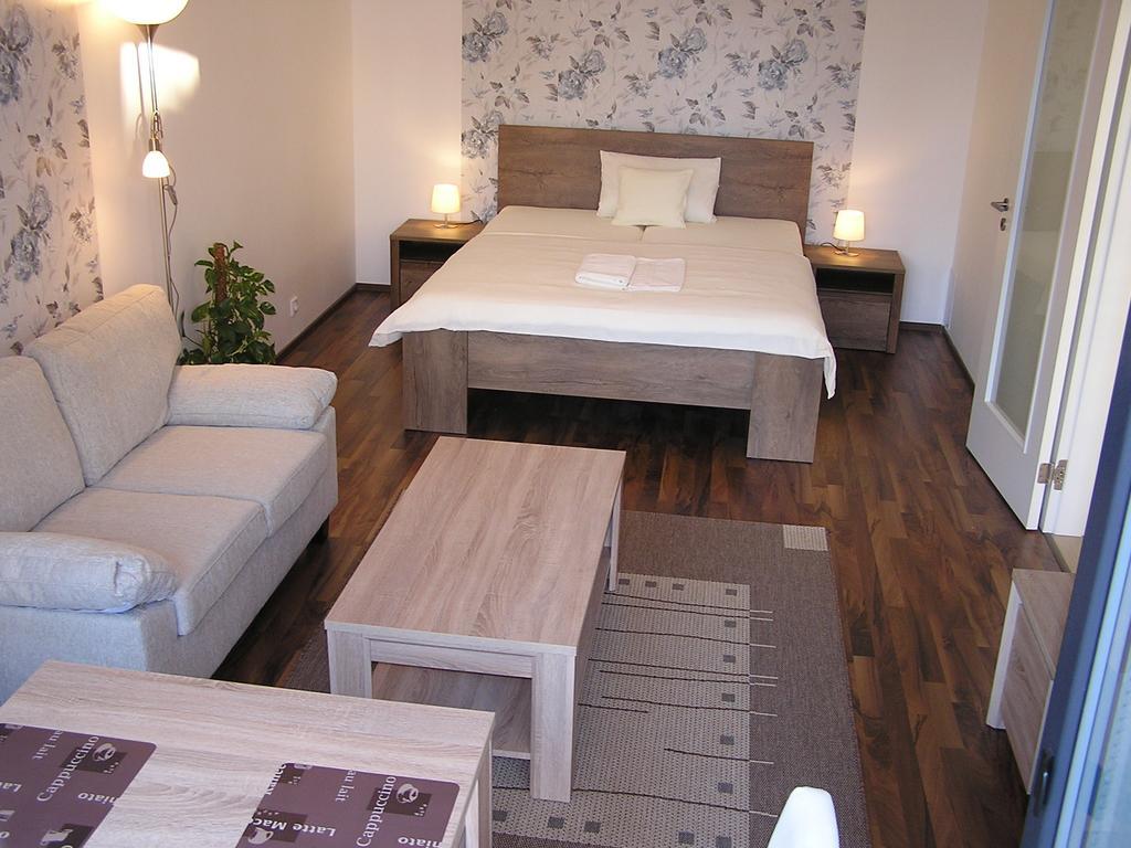 Gonda Apartments Hradec Králové Exterior foto
